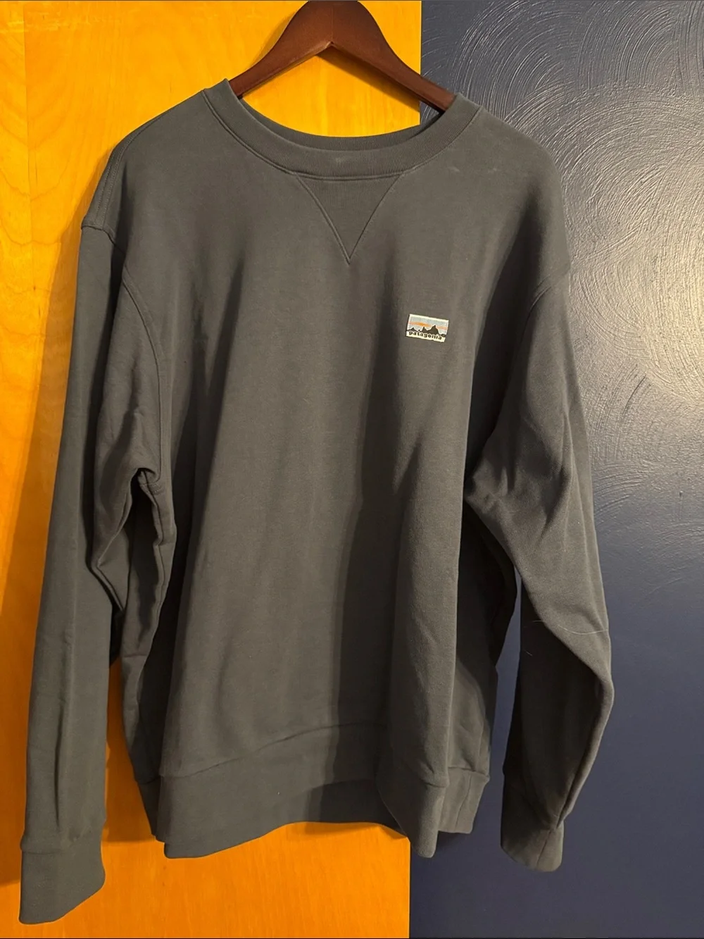Patagonia Slate Gray/ Blue Crewneck Sweatshirt with Small Logo - Picture 1 of 4